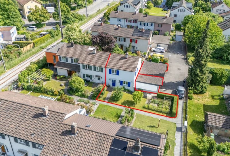 Charmantes 4.5 Zimmer Eck-Einfamilienhaus mit geschütztem Aussenbereich und Garagenbox (4)
