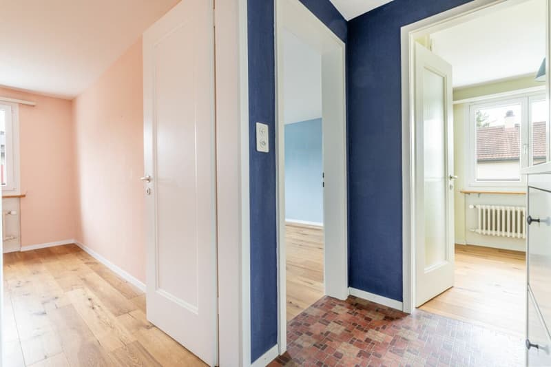 Charmantes 4.5 Zimmer Eck-Einfamilienhaus mit geschütztem Aussenbereich und Garagenbox (12)