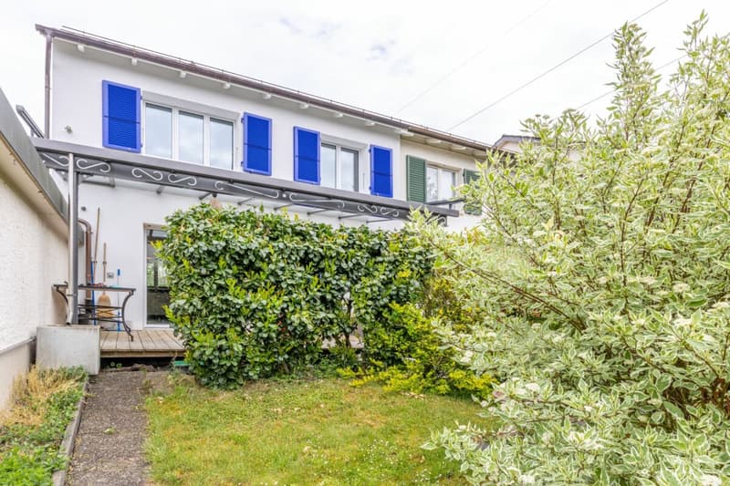 Charmantes 4.5 Zimmer Eck-Einfamilienhaus mit geschütztem Aussenbereich und Garagenbox (6)