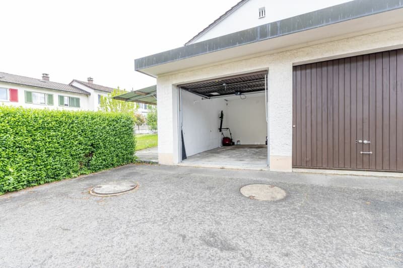 Charmantes 4.5 Zimmer Eck-Einfamilienhaus mit geschütztem Aussenbereich und Garagenbox (28)