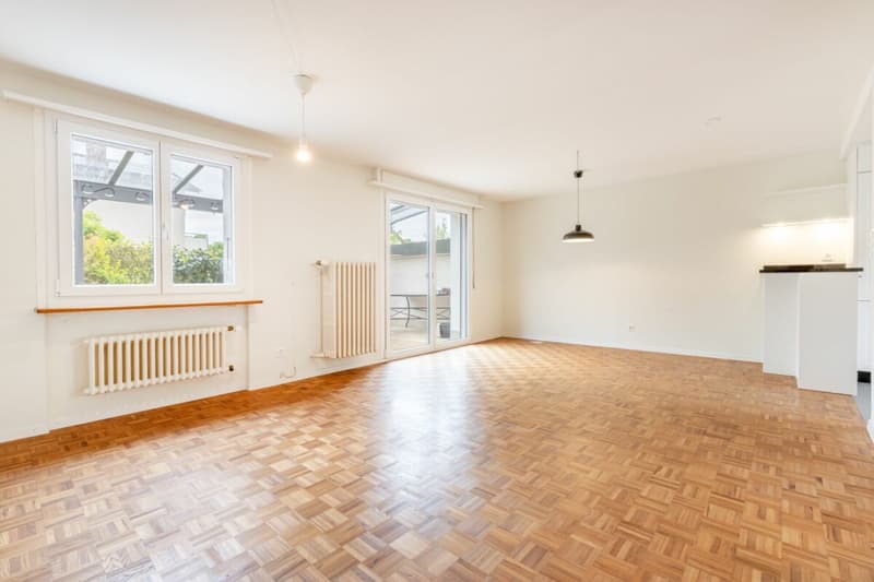 Charmantes 4.5 Zimmer Eck-Einfamilienhaus mit geschütztem Aussenbereich und Garagenbox (8)