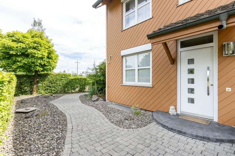 4.5-Zimmer-Eckhaus mit Ausbaupotenzial, grossem Garten und steuergünstiger Wohnlage in Seuzach (3)