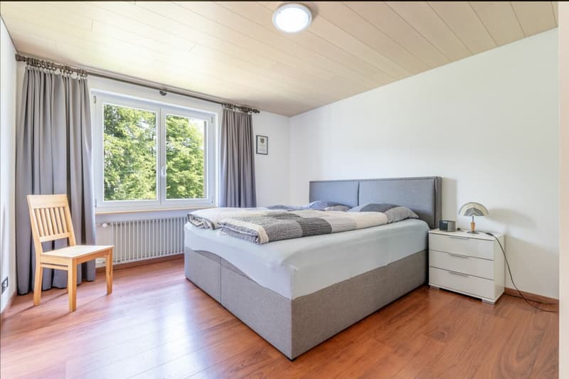 Komfortable 3.5 Zimmer Wohnung mit Balkon und zwei Tiefgaragenplätze (10)
