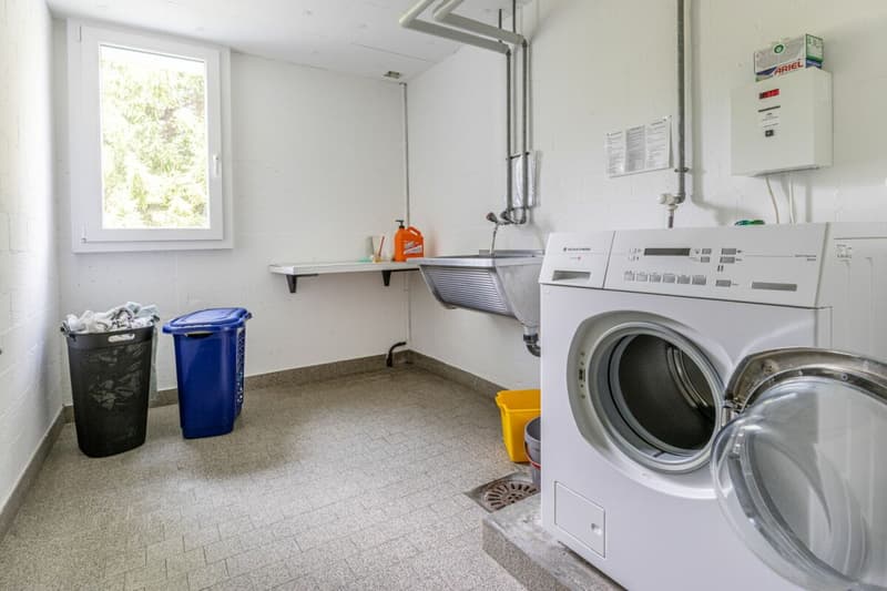 Komfortable 3.5 Zimmer Wohnung mit Balkon und zwei Tiefgaragenplätze (15)