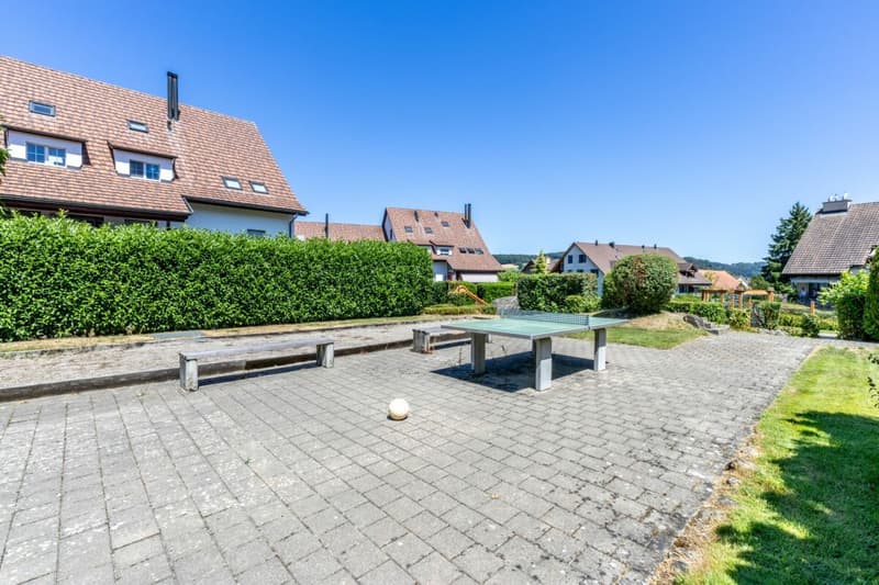 Grosszügiges 6.5-Zimmer-Doppeleinfamilienhaus mit Doppelgarage, Garten und Pool (20)