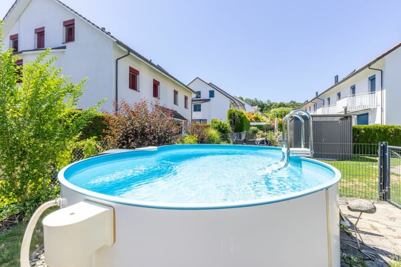 Grosszügiges 6.5-Zimmer-Doppeleinfamilienhaus mit Doppelgarage, Garten und Pool (3)