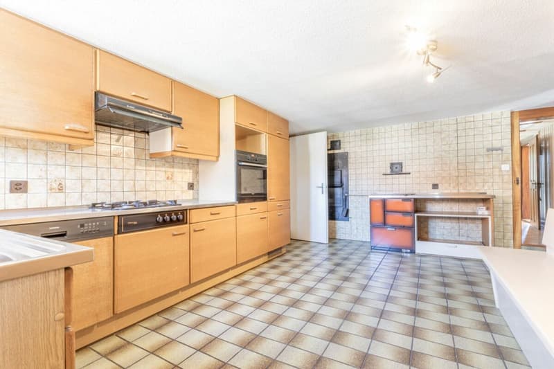 Zweifamilienhaus mit Ökonomiegebäude und vielseitigem Entwicklungspotenzial (10)