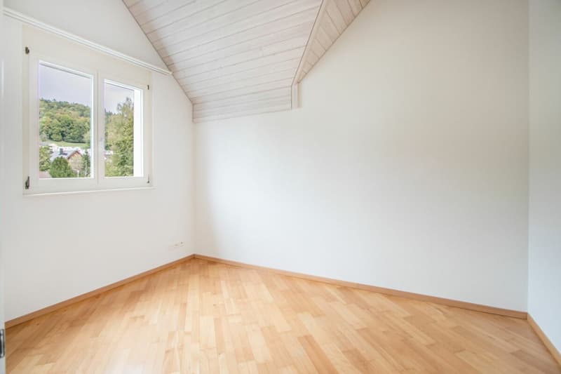 5.5-Zimmer-Dachmaisonettewohnung mit zwei Balkonen und einer Garagenbox (11)