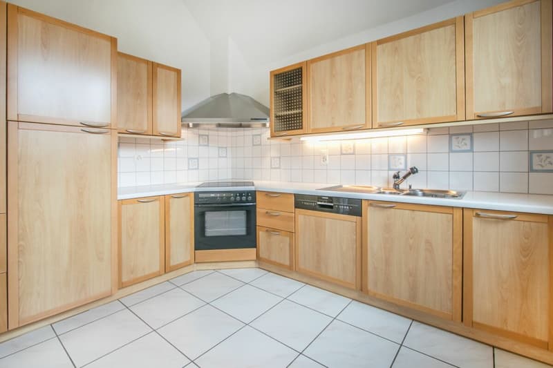 5.5-Zimmer-Dachmaisonettewohnung mit zwei Balkonen und einer Garagenbox (10)
