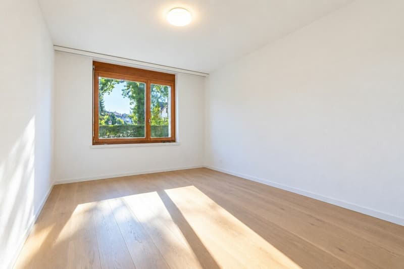 4.5-Zimmer-Gartenwohnung mit Weitsicht ins Grüne (7)