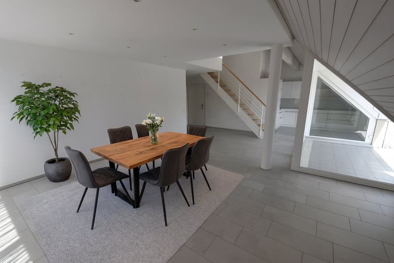 *** Sehr zentral gelegene 5.5 Zimmer Dachmaisonette-Wohnung *** (3)