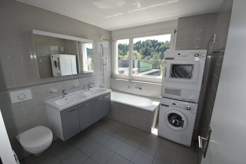 *** Sehr zentral gelegene 5.5 Zimmer Dachmaisonette-Wohnung *** (5)