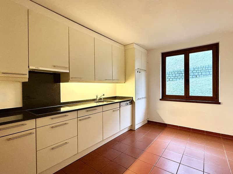 white cabinets, black countertops, sink with modern faucet, dishwasher, washing machine, window