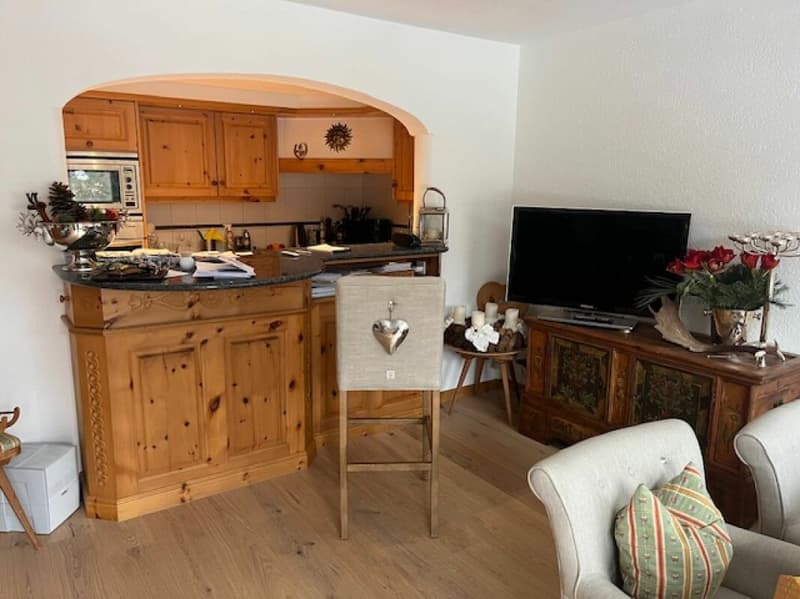 Charmante Wohnung im Engadiner Stil mit Hotelanschluss und Garage