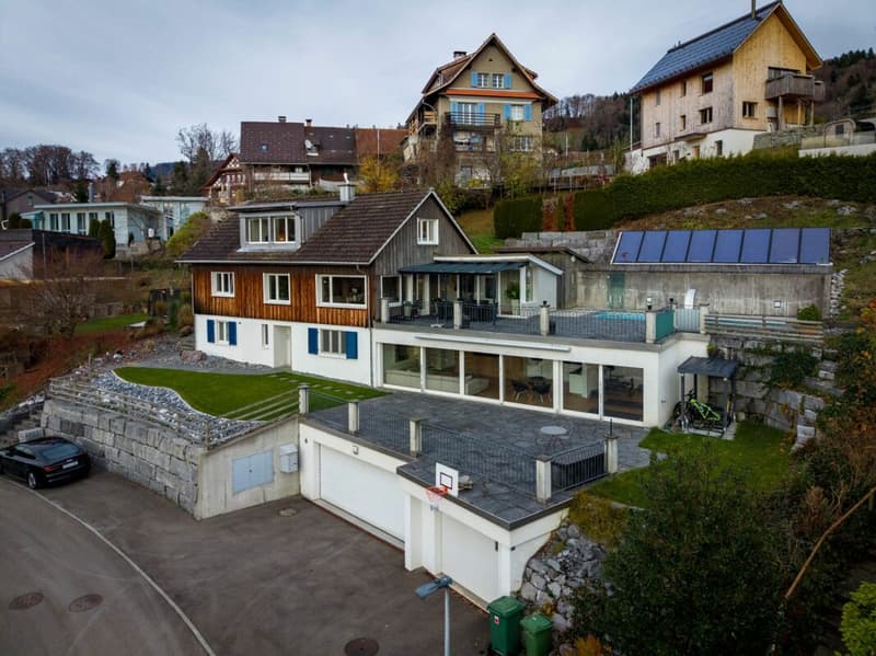 Liebevoll saniert, mit Weitsicht und Pool (5)