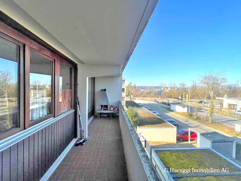 Helle 3 1?2 Zimmer-Wohnung mit zwei grossen Balkonen (4)