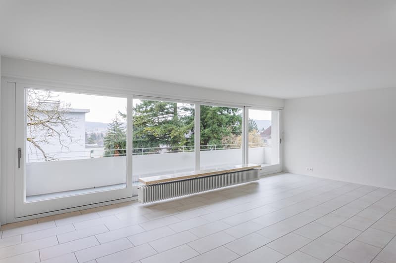Wohnzimmer (Musterbild einer bereits sanierten Wohnung)