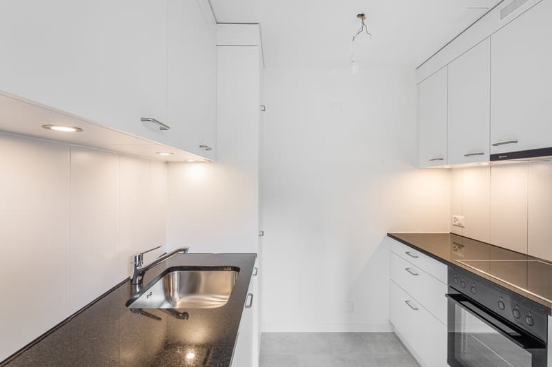 Komplett sanierte Wohnung mit sonnigem Balkon  –  zentral in Thalwil (5)