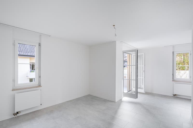 Komplett sanierte Wohnung mit sonnigem Balkon  –  zentral in Thalwil (2)