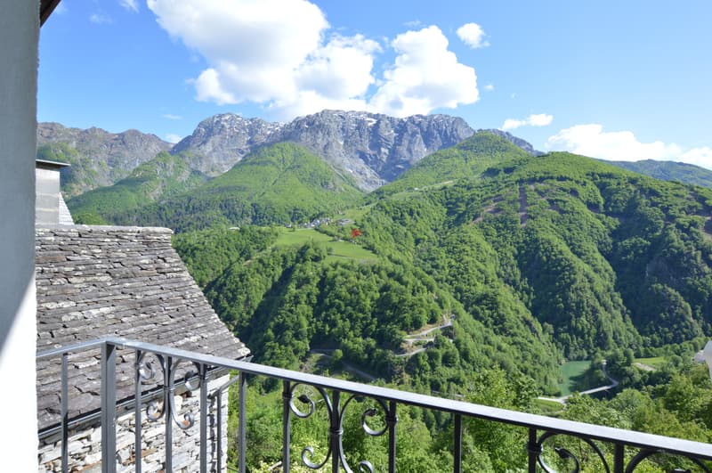 Wunderbare Aussicht über das Tal und die Berge - sowohl von den Schlafzimmern als auch von der Terrasse