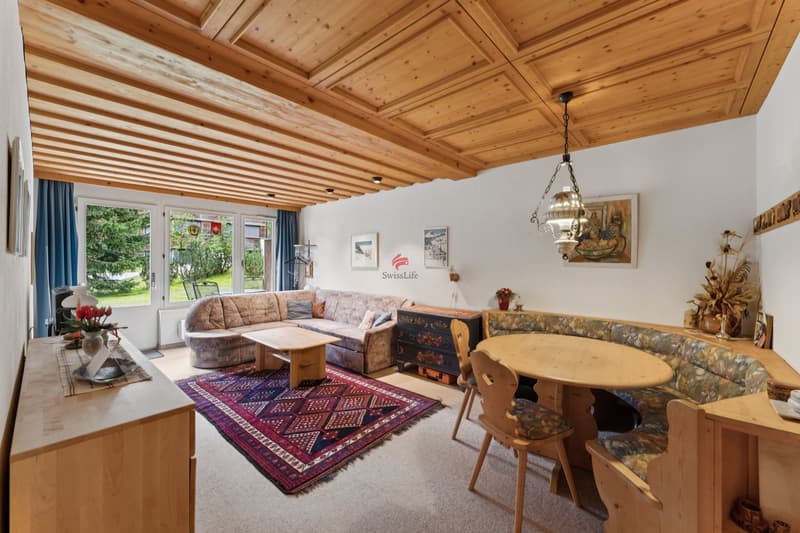 Wohnzimmer mit Zugang zum Garten-Sitzplatz