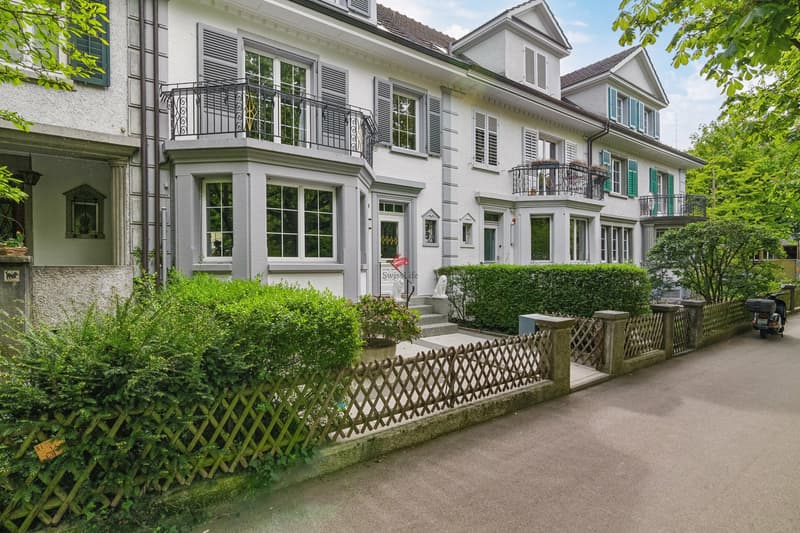 Ansicht des Hauses von der ruhigen Strassenseite