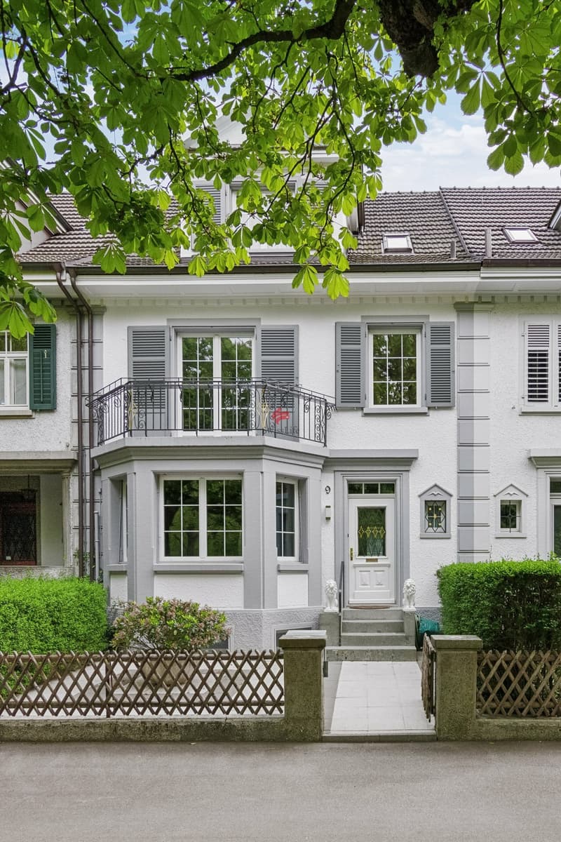 Ansicht des Hauses von der ruhigen Strassenseite