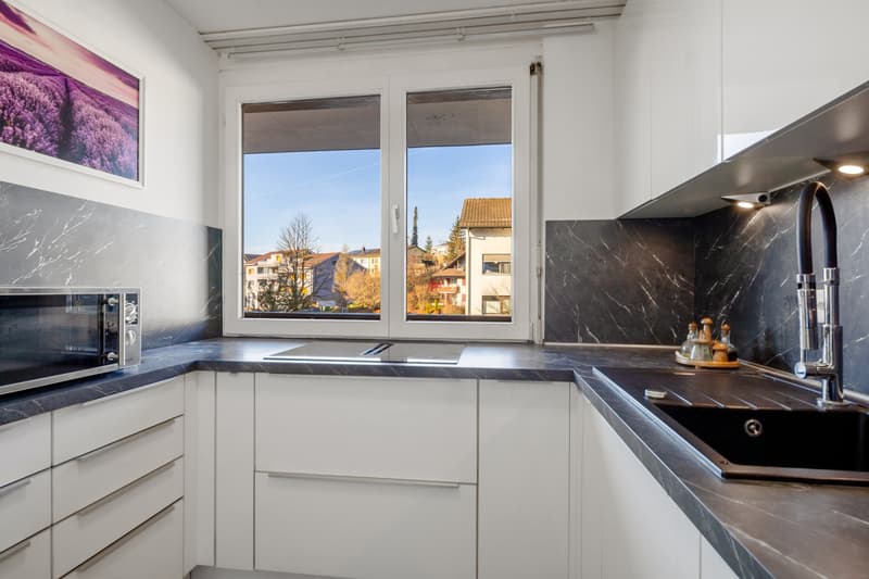 Mit grossem Fenster und viel Tageslicht