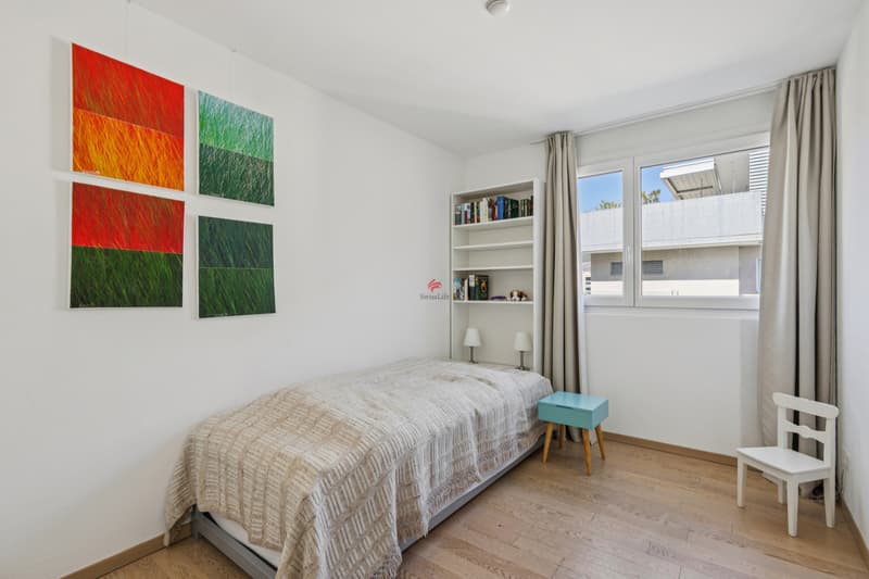 Schlafzimmer oder Büroraum, auch hier mit Einbauschränken / Camera da letto o ufficio, anche con armadi a muro