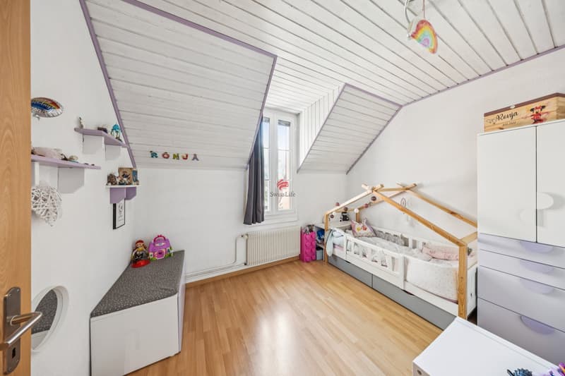 Top Lage für Familien - Schule und Kindergarten nebenan! (8)