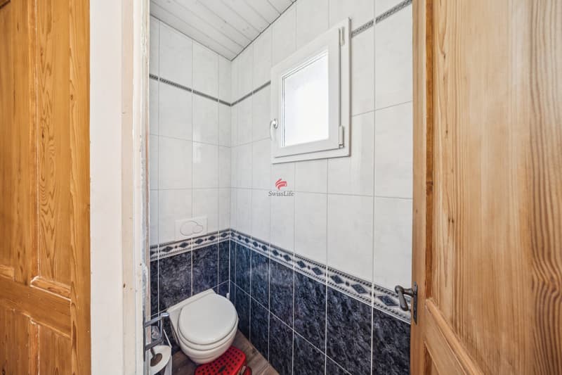 Top Lage für Familien - Schule und Kindergarten nebenan! (11)