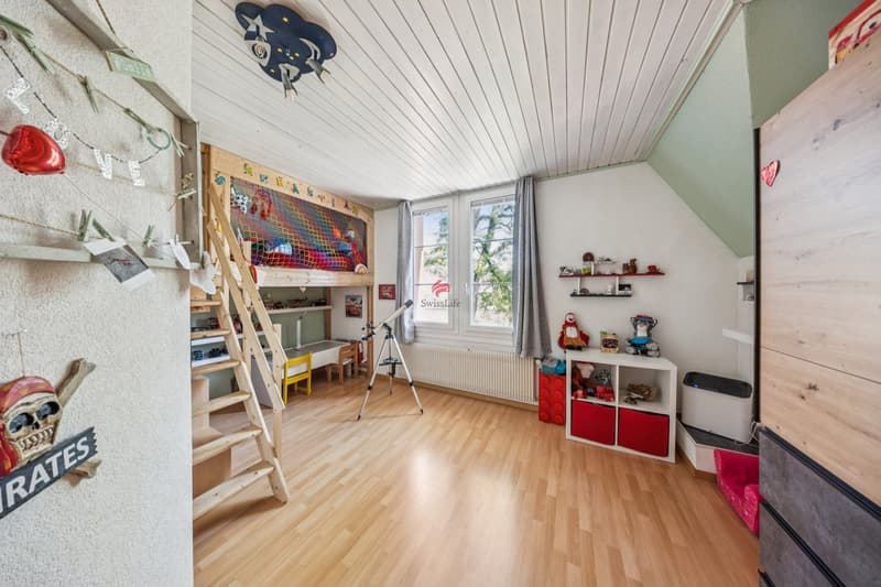 Top Lage für Familien - Schule und Kindergarten nebenan! (7)