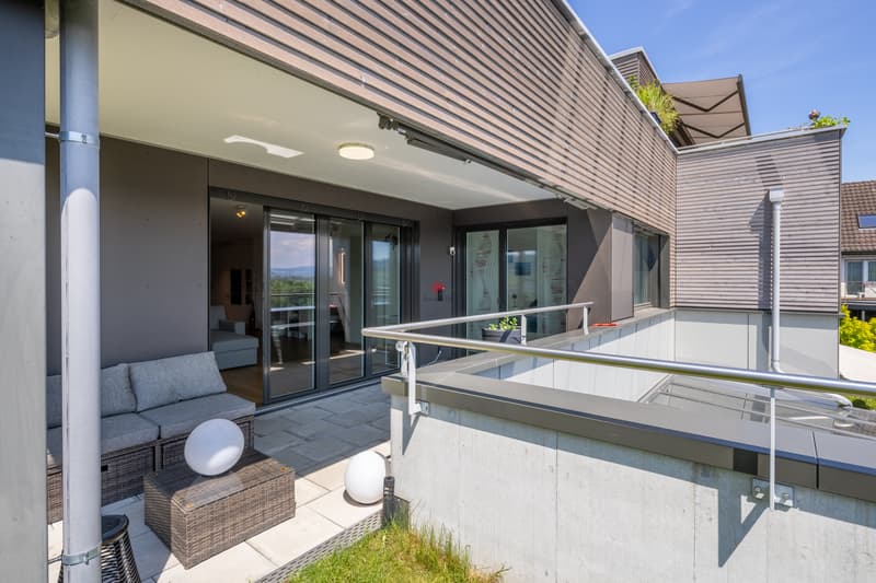 Gemütliche Terrasse mit Platz für eine Lounge und einen Grillbereich...