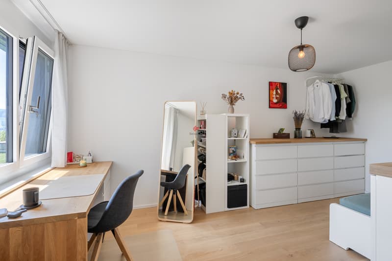 Helles vielseitiges Zimmer, ideal als Büro, Ankleide oder Kinderzimmer nutzbar