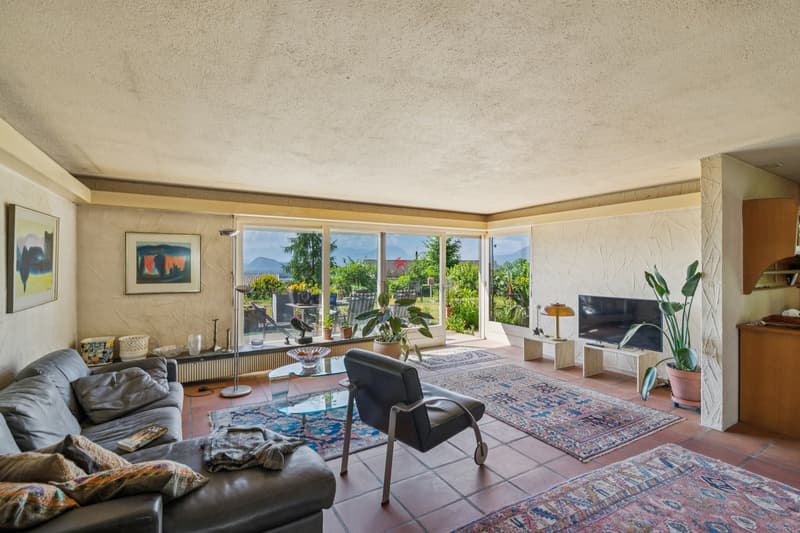 Wohnzimmer mit Blick über das Rheintal