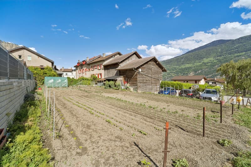 Maison villageoise de 6 appartements et 10 places de parc avec grange (2)