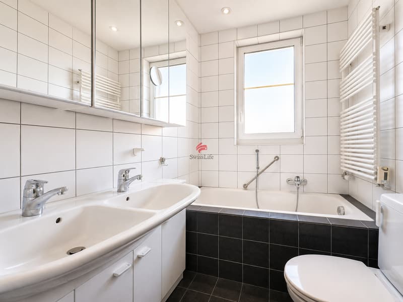 Appartement vue lac à transformer selon vos rêves! (11)