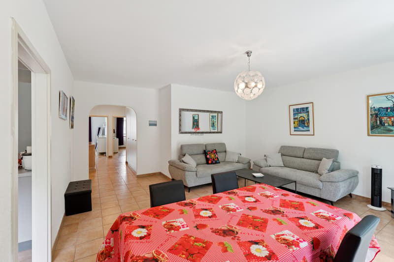 Spacieux appartement traversant de 4 pièces au calme (2)