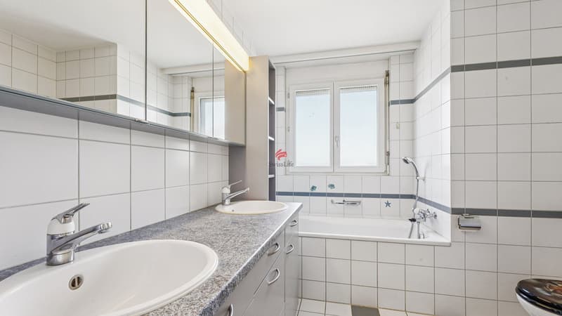 Haus-in-Haus-Gefühl: Geräumige Maisonette mit 3 Balkonen und offener Galerie (8)