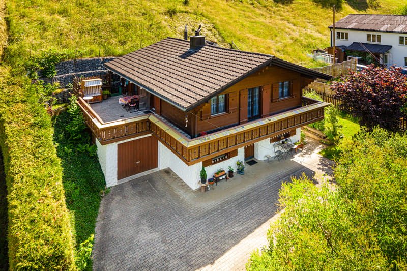 Rückzugsort im Grünen - Charmantes Chalet mit viel Umschwung (2)