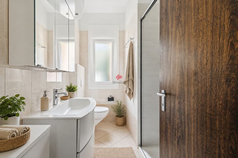/ Bagno finestrato con doccia