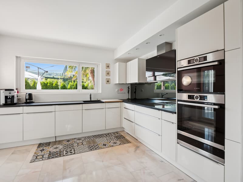 Zeitlose Luxusvilla mit Einliegerwohnung (4)