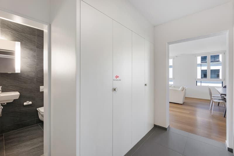 Hochwertige 4.5 Zimmer Wohnung mit sonniger Loggia und Felseneggblick (11)