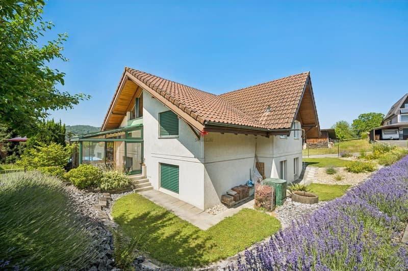 Sehr gepflegtes, freistehendes Einfamilienhaus mit Pool (1)