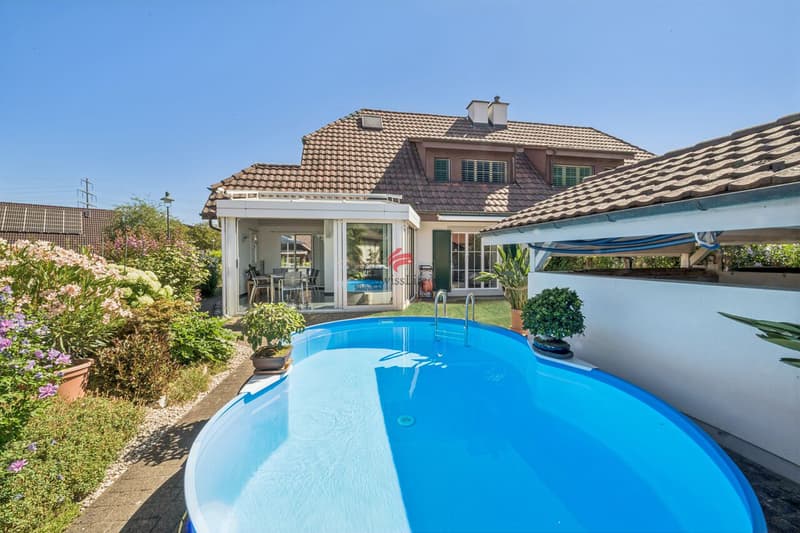 Doppeleinfamilienhaus mit Pool und Wintergarten (8)