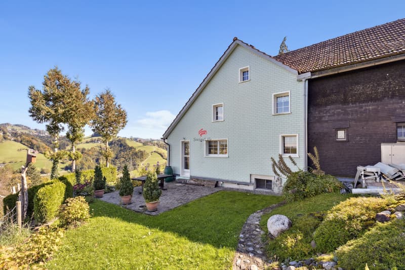 Sitzplatz Nordseite mit herrlicher Aussicht über die Hügellandschaft bis zum 8 km entfernten Bodensee
