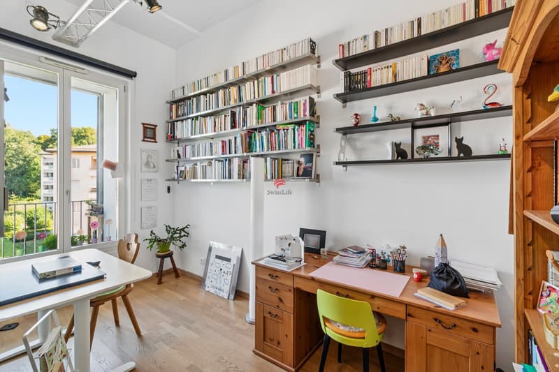 / Bureau