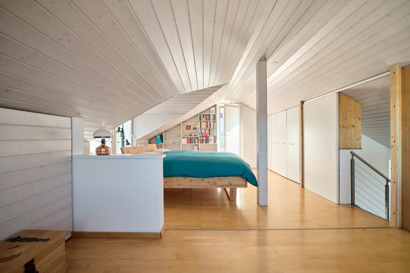 Schlafzimmer im Dachgeschoss hell und freundlich mit Zugang zur Terrasse