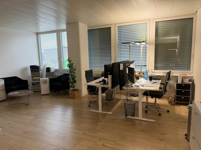 Modern & Vollausgestattetes Büro (2)