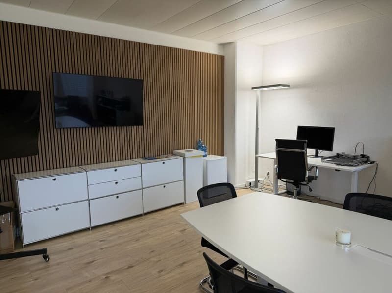 Modern & Vollausgestattetes Büro (3)